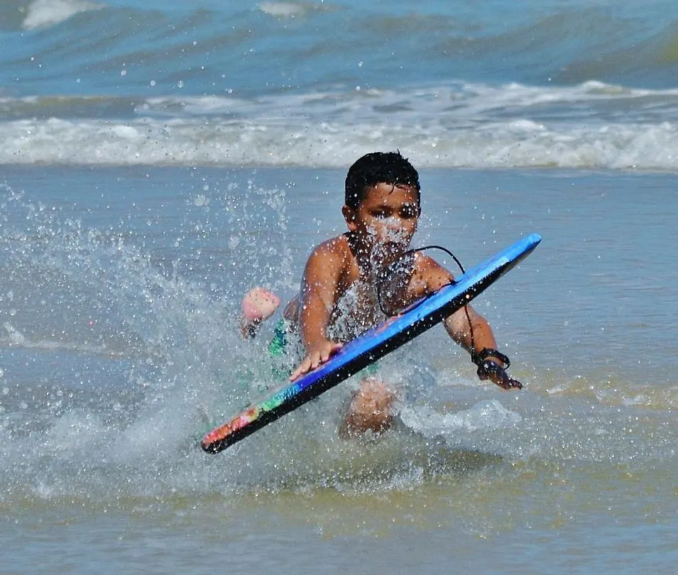 Large Family Sized Unit With Watersports, Maroochy River, Lagoon, And Beach Access Twin Waters